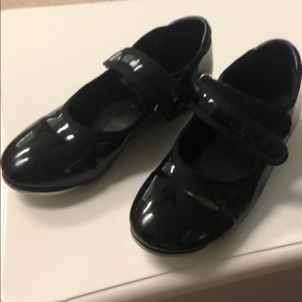 Girls black tap shoes